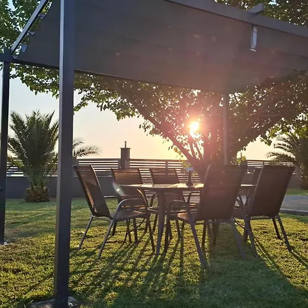 Erytha - Serene Retreat With Views & Garden