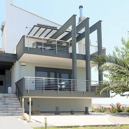 Villa Erytha - Serene Retreat With Views & Garden Mesimérion