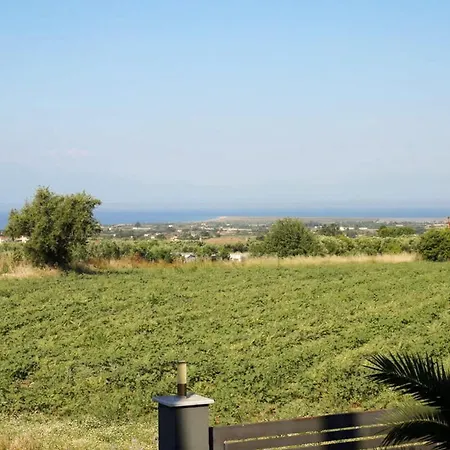 Erytha - Serene Retreat With Views & Garden *