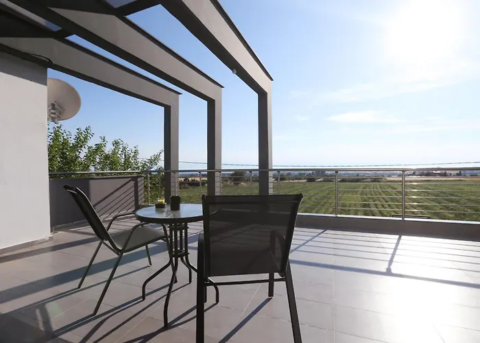 Erytha - Serene Retreat With Views & Garden * Mesimérion