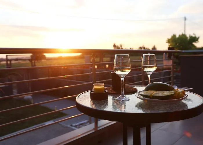 Erytha - Serene Retreat With Views & Garden Vila Mesimérion