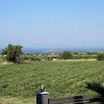 Vilă Erytha - Serene Retreat With Views & Garden *