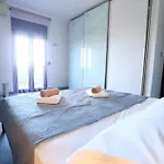 Vilă Erytha - Serene Retreat With Views & Garden