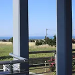 Vilă Erytha - Serene Retreat With Views & Garden *