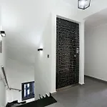 Vilă Erytha - Serene Retreat With Views & Garden *