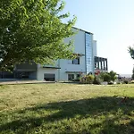 Erytha - Serene Retreat With Views & Garden Vilă *