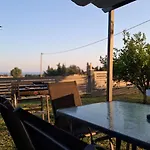 Erytha - Serene Retreat With Views & Garden Mesimérion