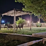 Erytha - Serene Retreat With Views & Garden Mesimérion