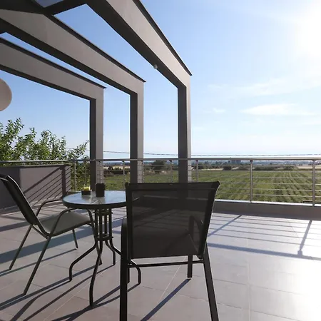 Erytha - Serene Retreat With Views & Garden * Mesimérion