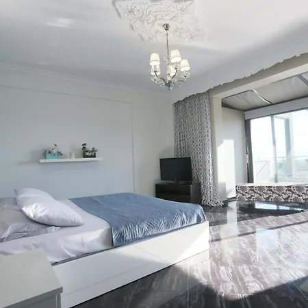 Erytha - Serene Retreat With Views & Garden Villa Mesimérion