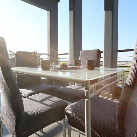 Erytha - Serene Retreat With Views & Garden Vilă *