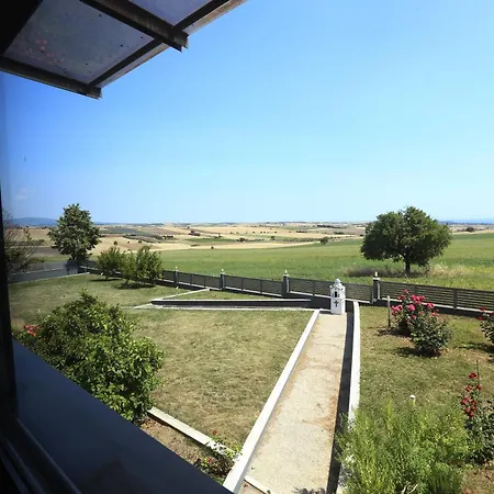 Villa Erytha - Serene Retreat With Views & Garden Mesimérion