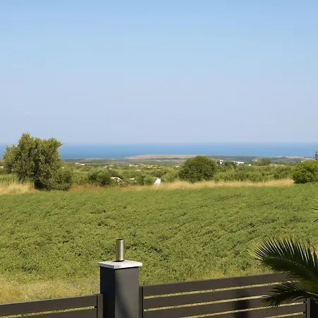 Erytha - Serene Retreat With Views & Garden Mesimérion
