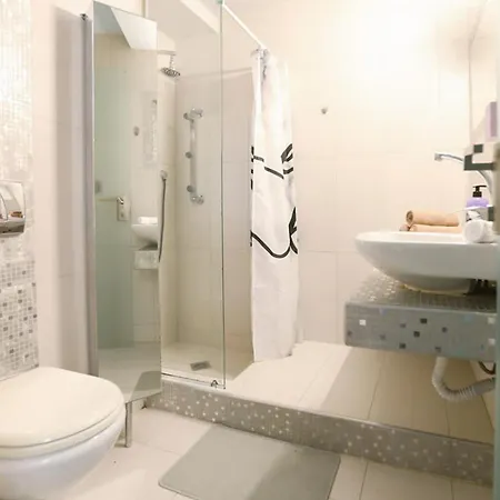 Vila Erytha - Serene Retreat With Views & Garden Mesimérion