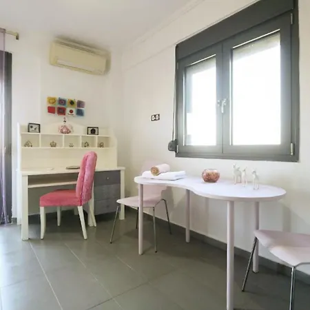 Vila Erytha - Serene Retreat With Views & Garden Mesimérion