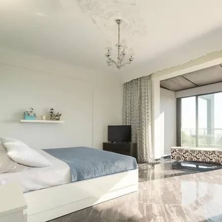 Vila Erytha - Serene Retreat With Views & Garden *