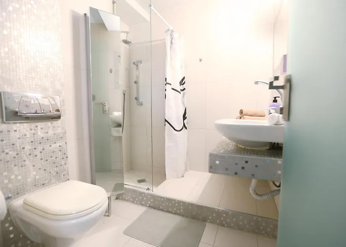 Erytha - Serene Retreat With Views & Garden Villa
