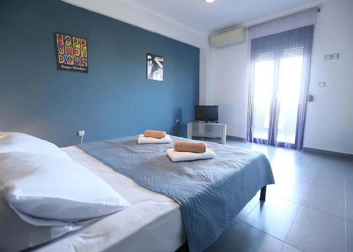 Erytha - Serene Retreat With Views & Garden Mesimérion