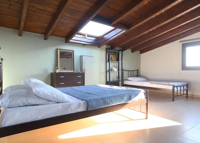 Villa Erytha - Serene Retreat With Views & Garden Mesimérion