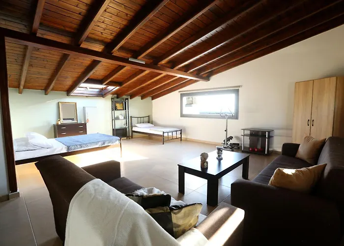 Erytha - Serene Retreat With Views & Garden Villa Mesimérion