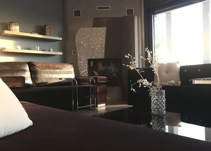 Villa Erytha - Serene Retreat With Views & Garden Mesimérion