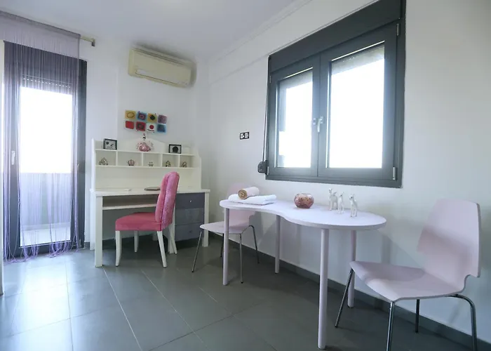 Villa Erytha - Serene Retreat With Views & Garden *