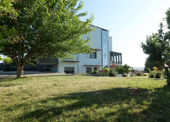 Erytha - Serene Retreat With Views & Garden Villa *