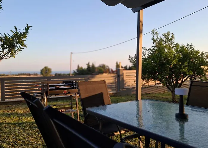 Erytha - Serene Retreat With Views & Garden Mesimérion